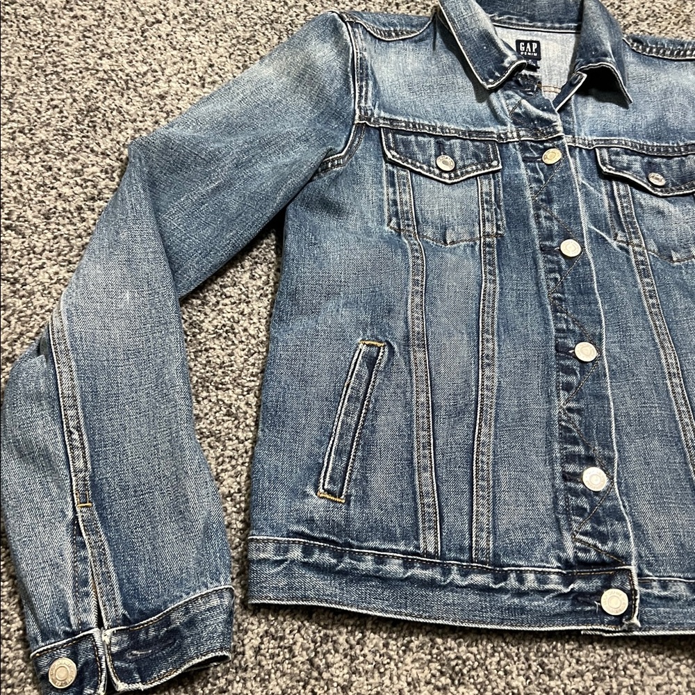 GAP Women's Denim Jacket Size Medium EUC - Picture 3 of 6